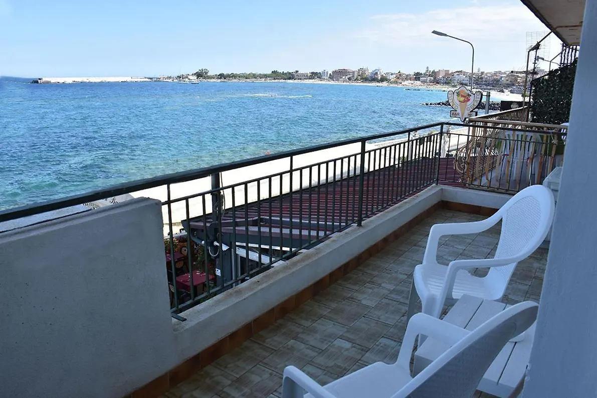 Baia Otello Giardini-Naxos 3*,  Italia